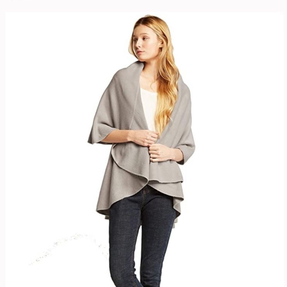 ✨HP✨Look By M Women's Basic Shawl Vest✨